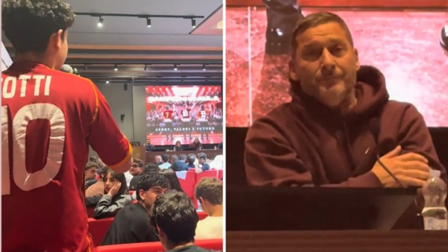 Roma, un universitario mette in difficoltà Totti: "Se te rispondo non me fanno più rientrà..."